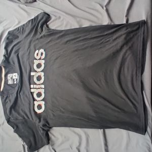 🟢Adidas medium tee